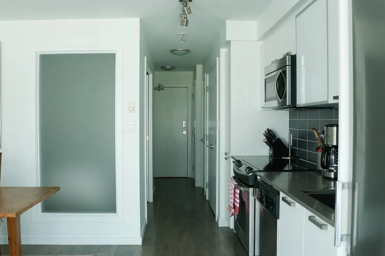 Elegant 1-Bed Condo In Chinatown Victoria 0*,