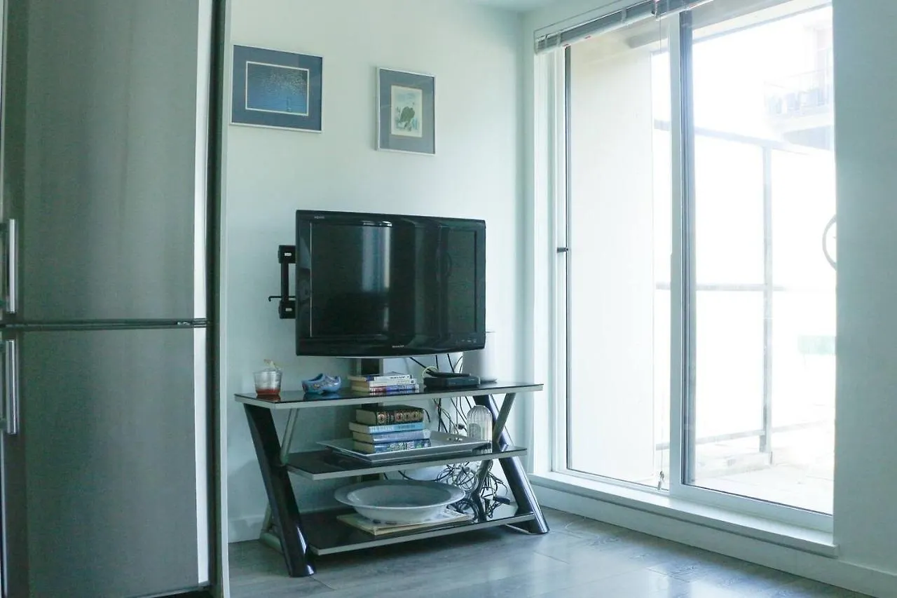 Elegant 1-Bed Condo In Chinatown location